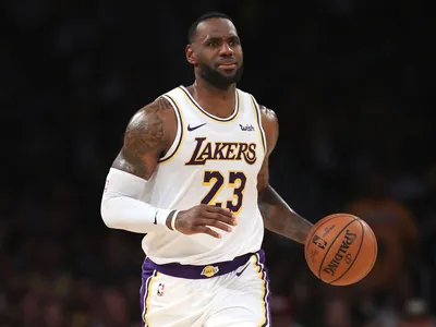 LeBron-James-Los-Angeles-Lakers-Staples-Center-2019