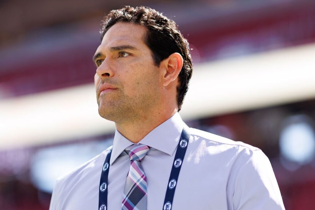 Mark-Sanchez-100425-3-67ee7f899aa34aabb7c6330401a37995